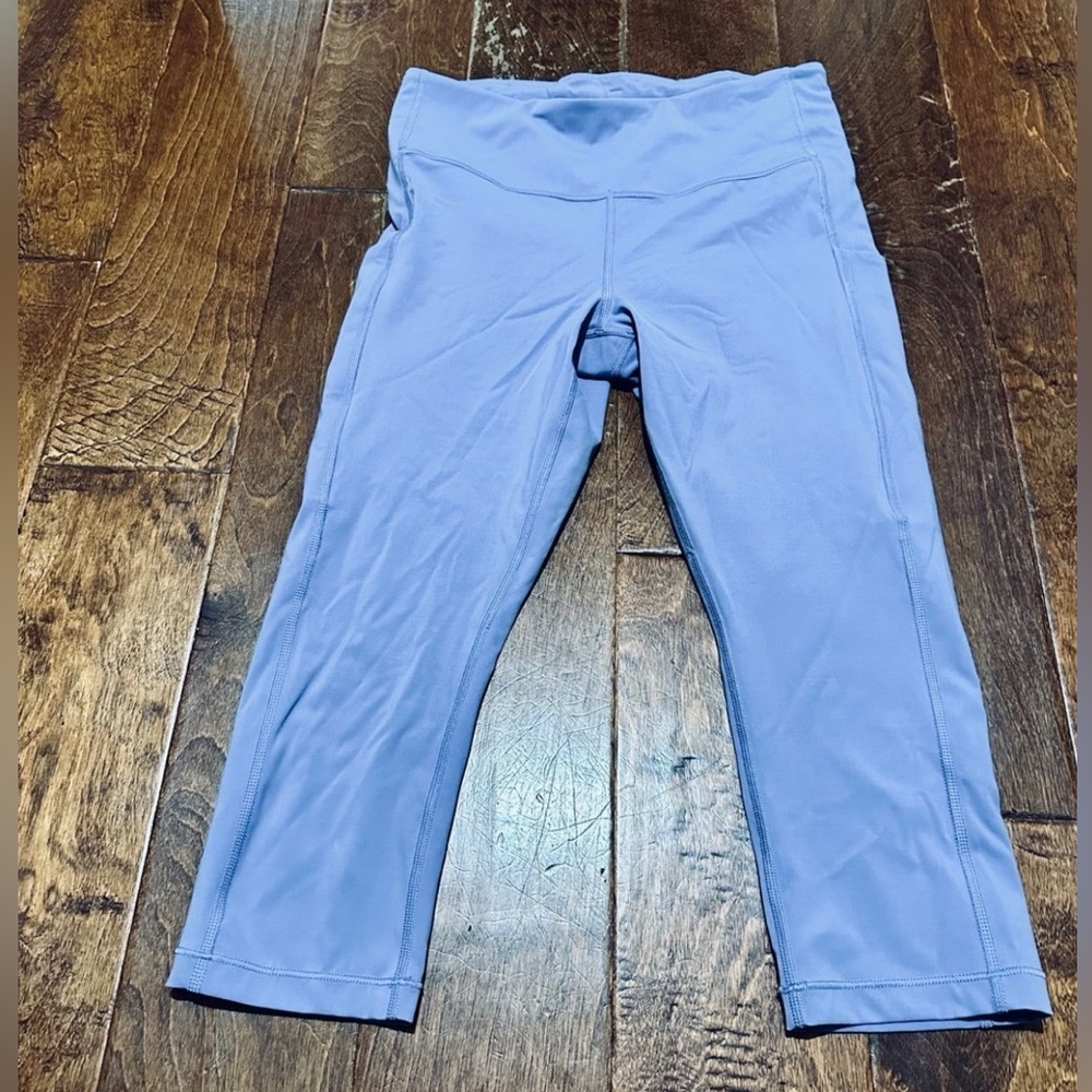 Athleta ultimate stash capri - Picture 2 of 8